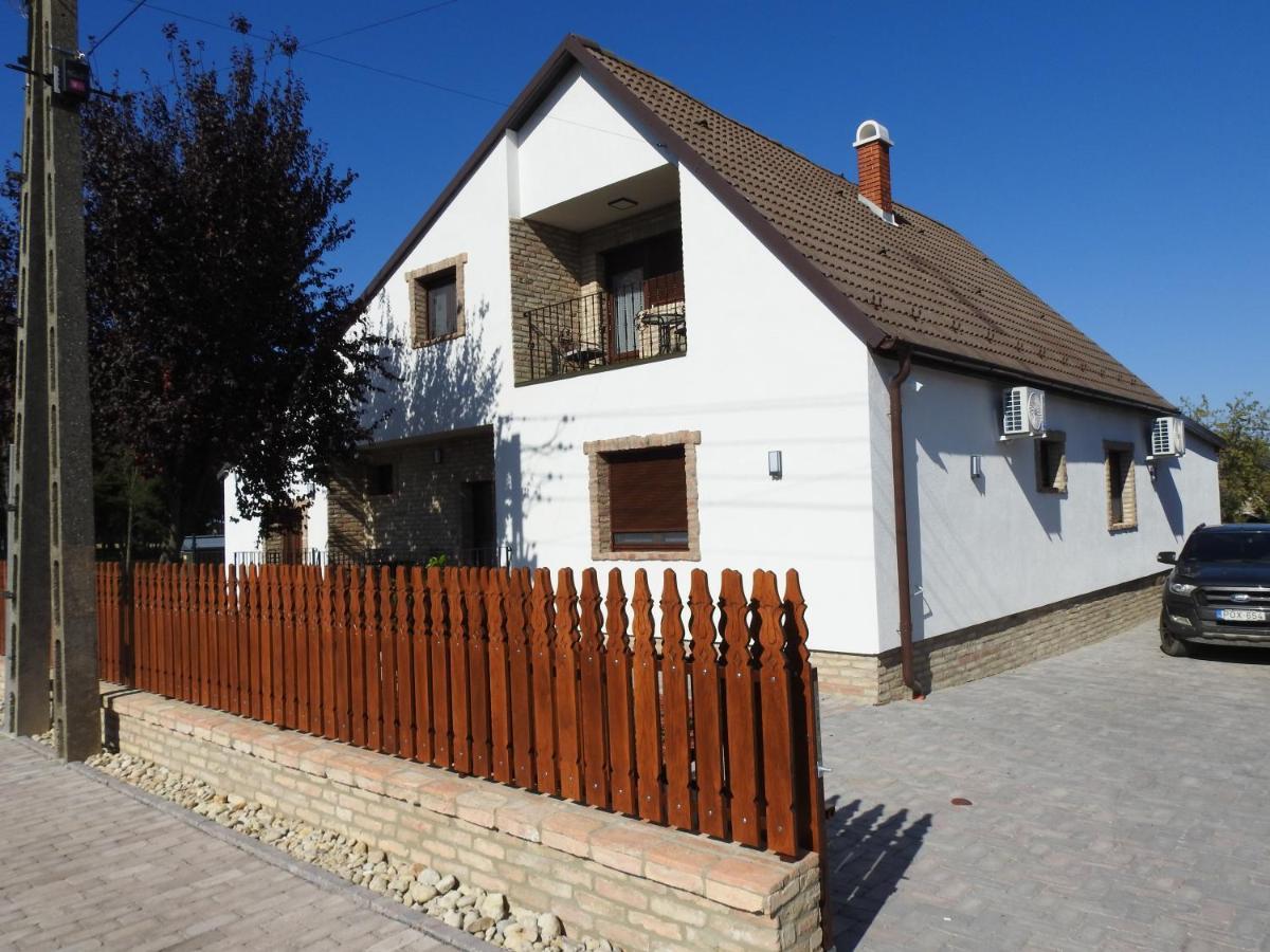 Balatonujlak Kukorica Csarda Apartman 2 מראה חיצוני תמונה